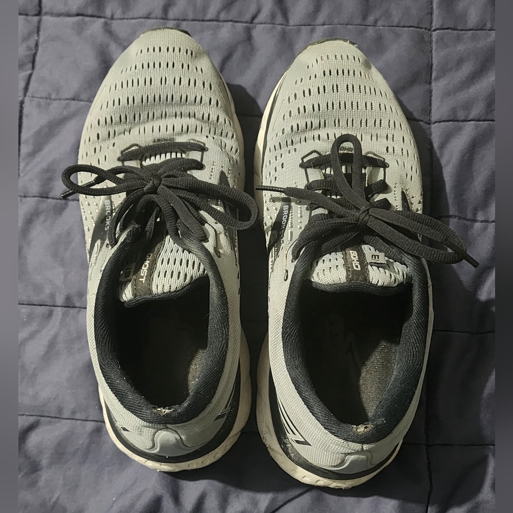 Brooks Gray and Black Athletic Shoes with Breathable Mesh